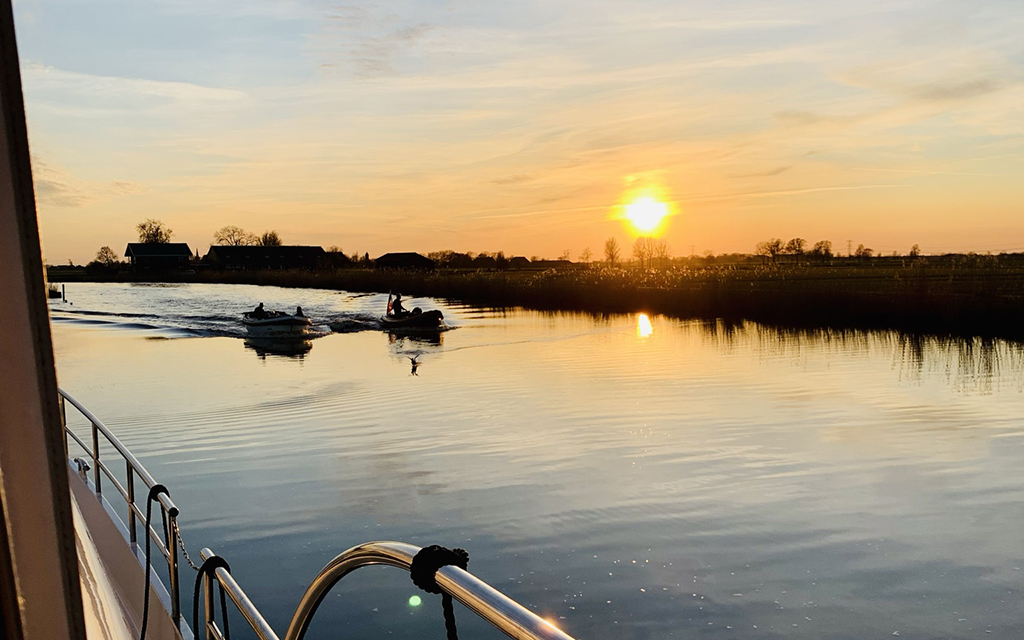 Nooit-Gevaren-Boot-Huren-Friesland-Zonder-Vaarbewijs-HW18-