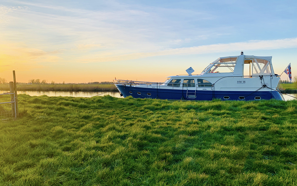 Nooit-Gevaren-Boot-Huren-Friesland-Zonder-Vaarbewijs-HW18