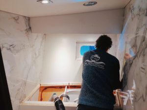 Onderhoud HW 14 badkamer Maiko Yachtcharter bootverhuur