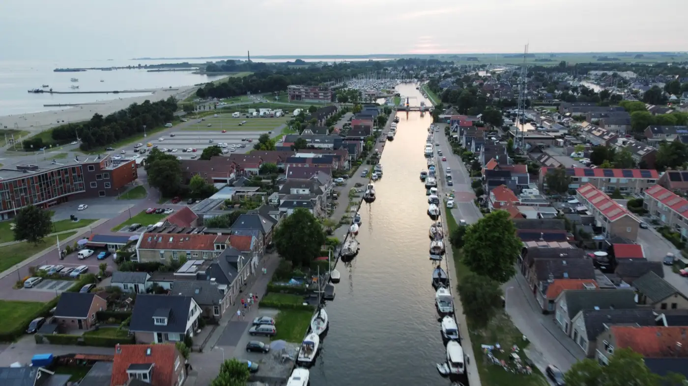 Motorjacht op de Friese meren