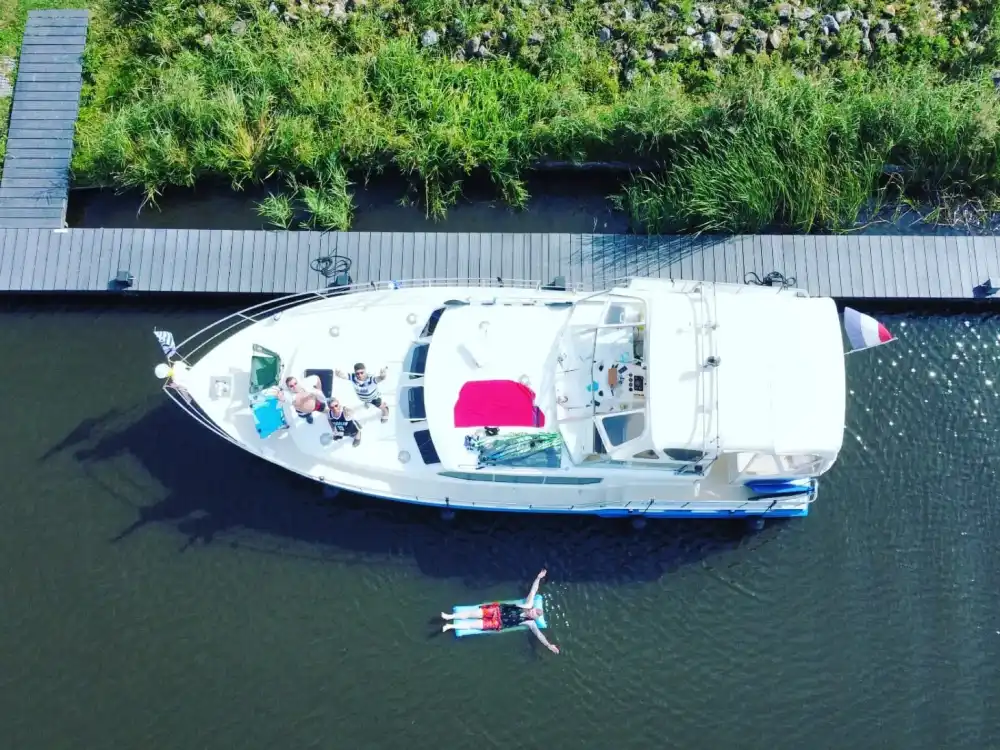 Jachthaven Grou bij avond